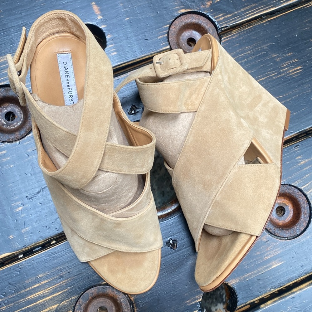 Dane VonFurstenberg Suede Wedge Sandal - Size 10